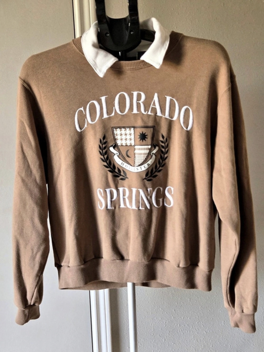 Hollister Colorado Springs Graphic Crewneck Sweatshirt Size Small Preppy